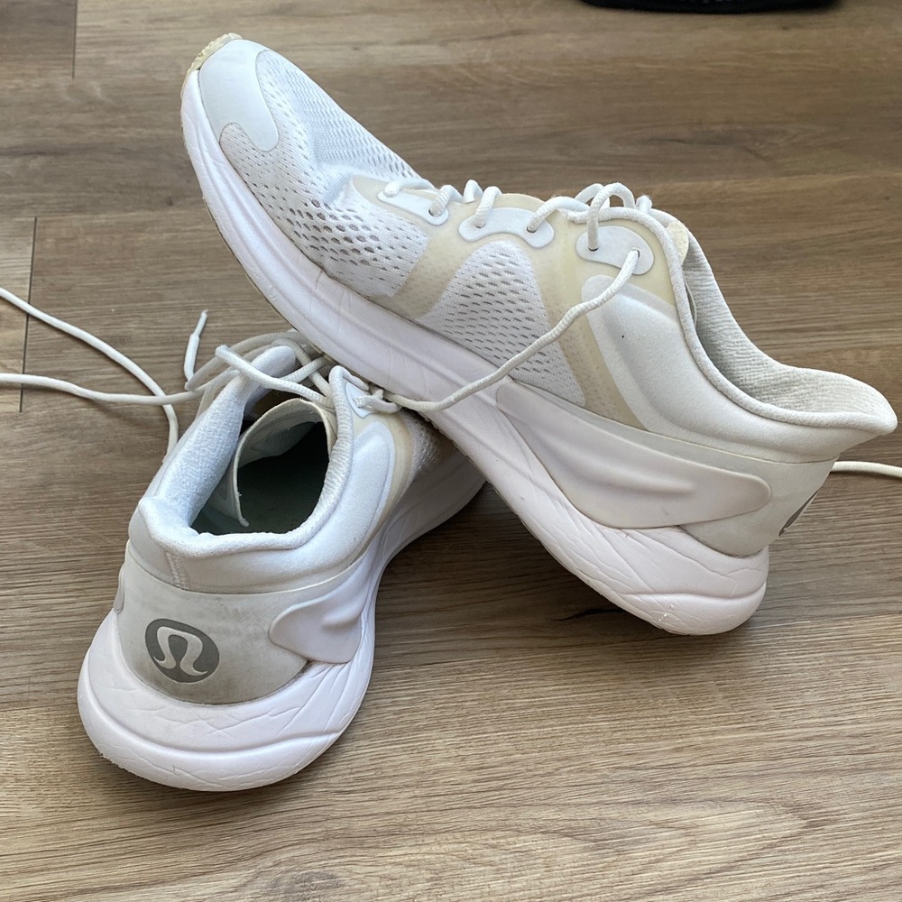Lululemon blissfeel sneakers